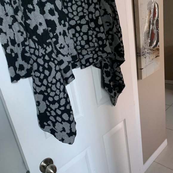 Bobeau asymmetrical one button cardigan . - Picture 4 of 5